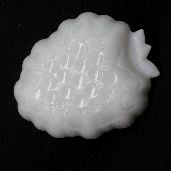 Hazel-Atlas Opaque Milk Glass Embossed Grape Snack Dish -Trinket - Candy-Vintage - Picture 2 of 4